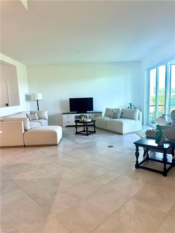 20610 Hazelnut CT 1511-16