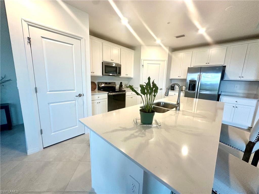 20610 Hazelnut CT 1511-3