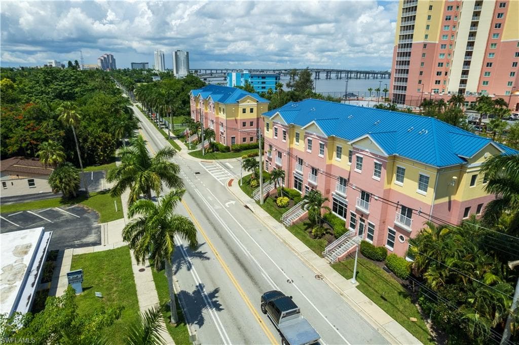 2743 1st ST # 406, FORT MYERS FL 33916-2