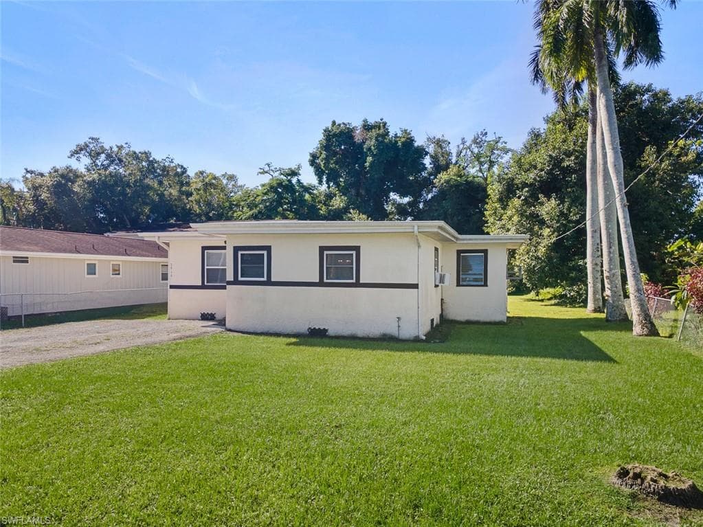 3916 Woodside AVE, FORT MYERS FL 33916-16