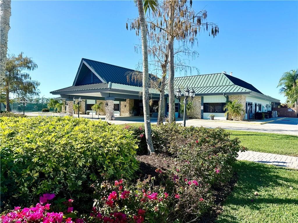 447 Cheetah DR, NAPLES FL 34114-20