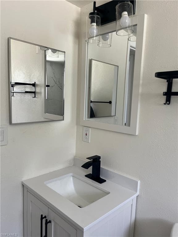 721 Burdick AVE, FORT MYERS FL 33905-5