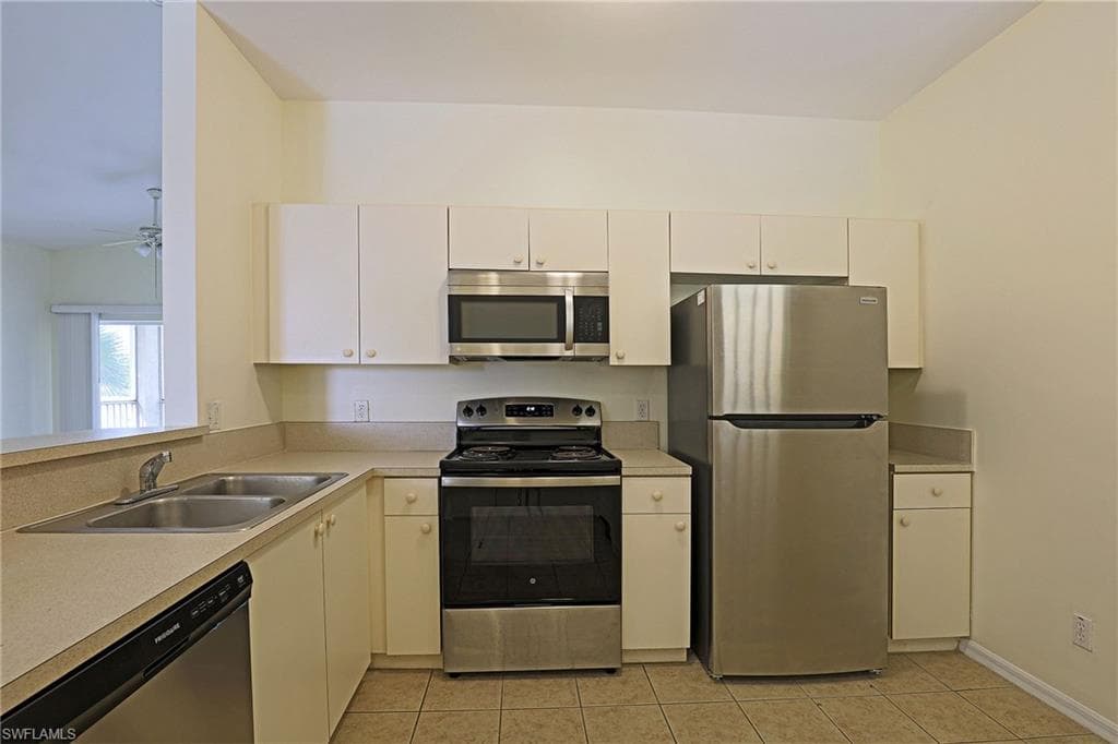 4117 Bellasol CIR # 121, FORT MYERS FL 33916-2