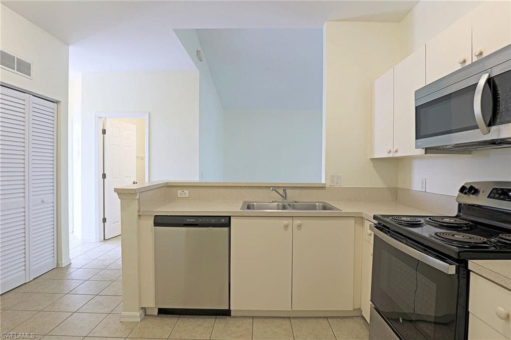 4117 Bellasol CIR # 121, FORT MYERS FL 33916-3