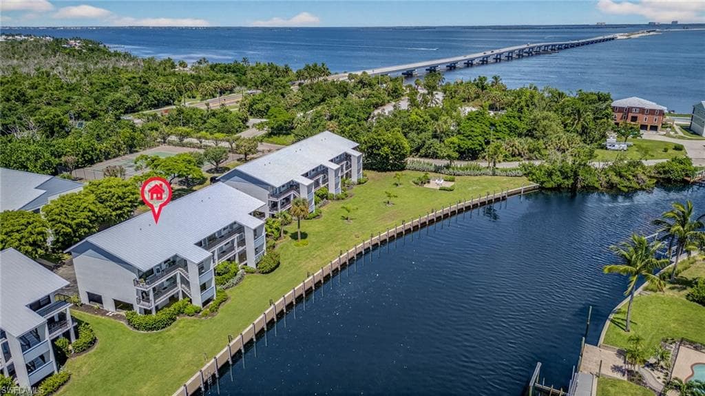 1250 Tennisplace CT # B34, SANIBEL FL 33957-2