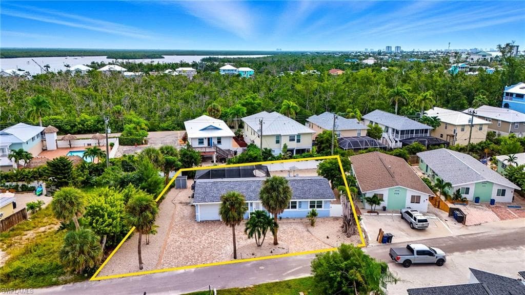 240 Fairweather LN, FORT MYERS BEACH FL 33931-2