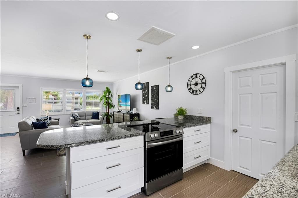 240 Fairweather LN, FORT MYERS BEACH FL 33931-9