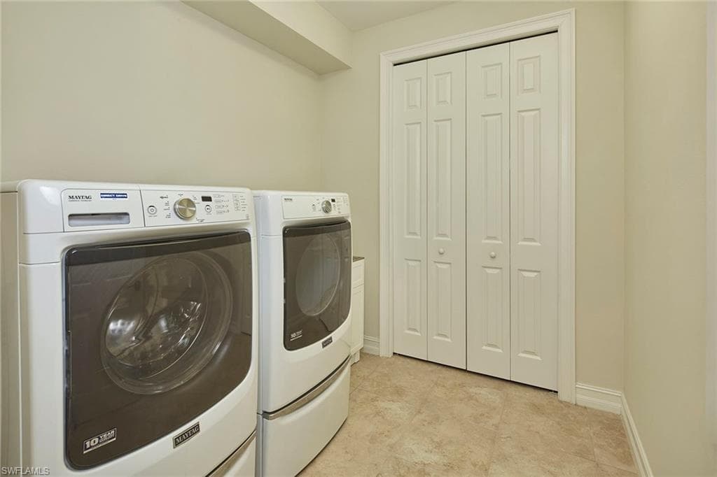 1621 Songbird CT, NAPLES FL 34120-18