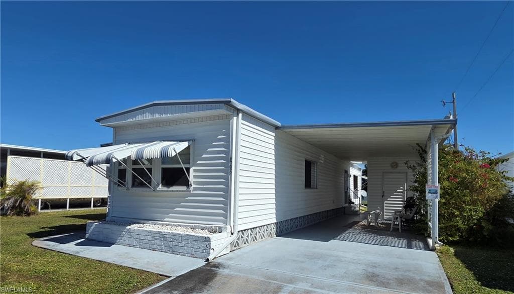 865 Moonlight DR, NORTH FORT MYERS FL 33917-19