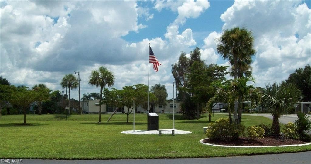 865 Moonlight DR, NORTH FORT MYERS FL 33917-20