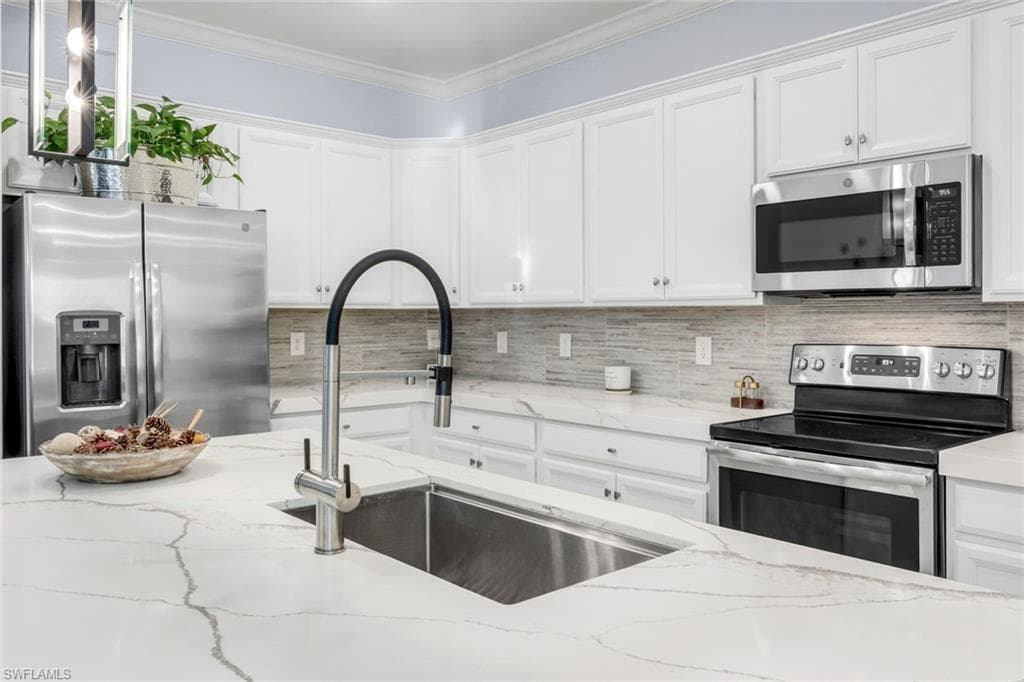 9445 Glenforest DR, NAPLES FL 34120-10