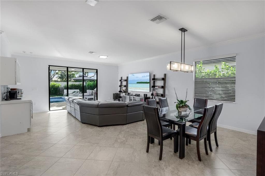 9445 Glenforest DR, NAPLES FL 34120-7