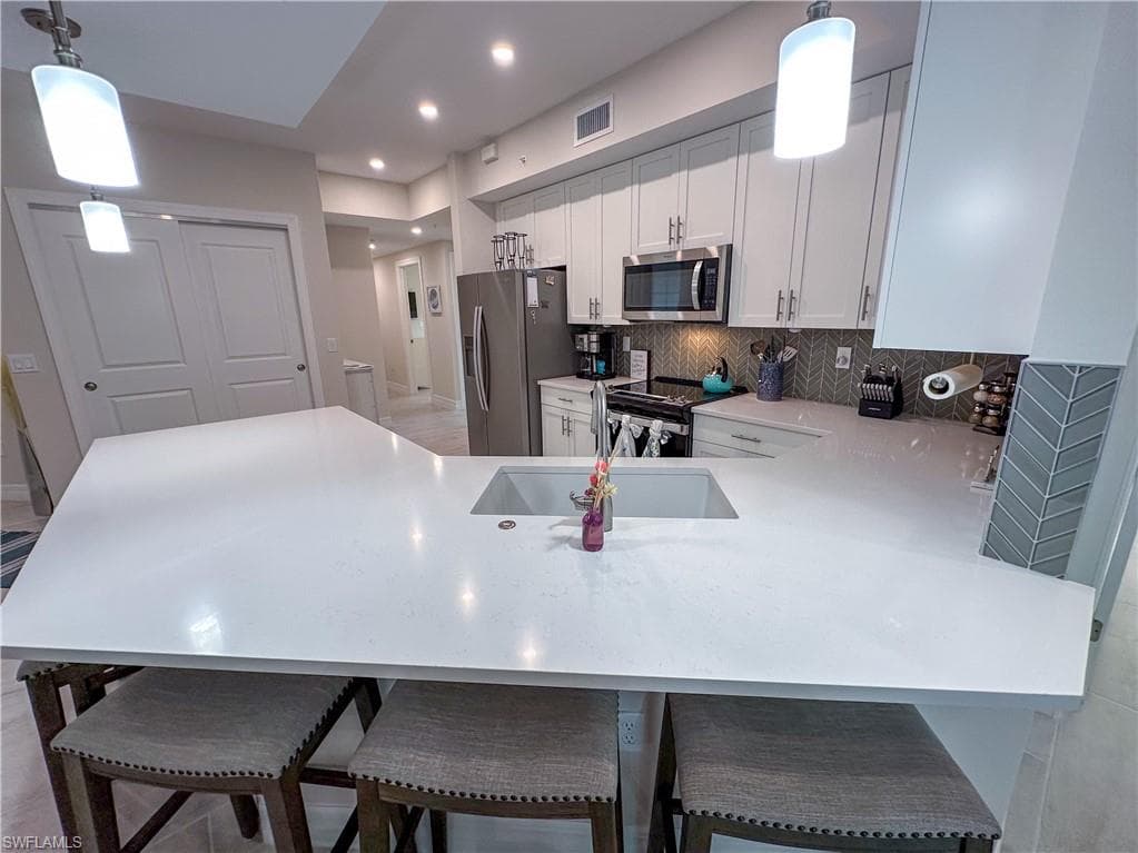 220 Indies Dr E 101-22