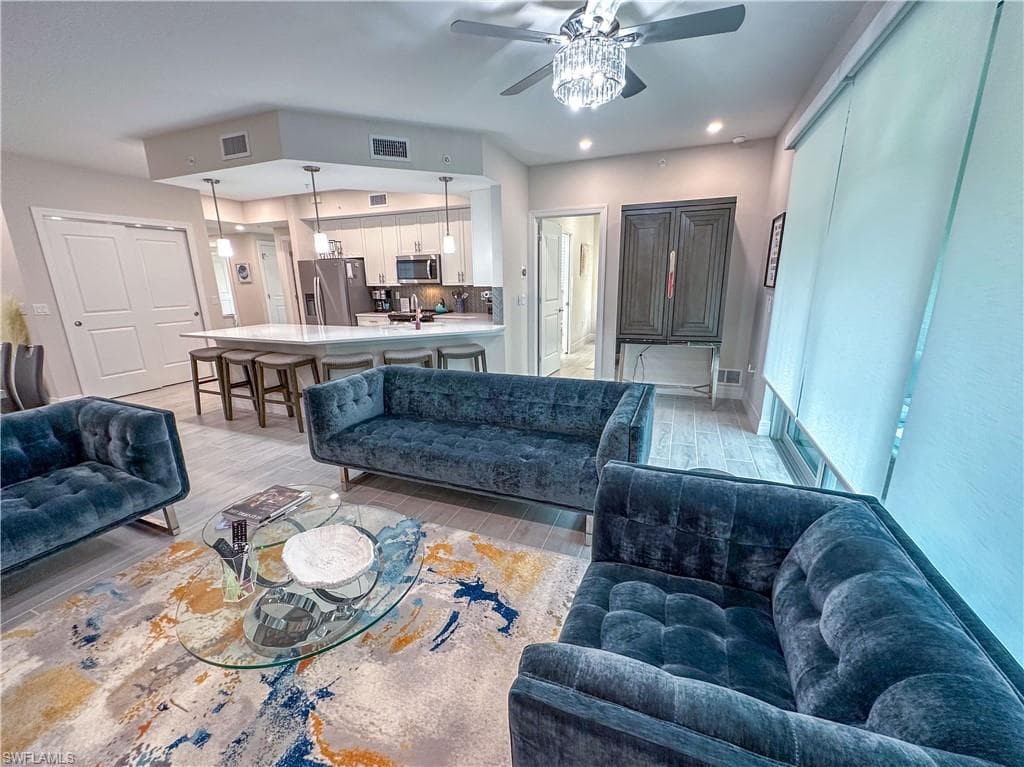 220 Indies Dr E 101-20