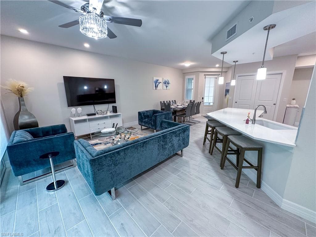 220 Indies Dr E 101-21