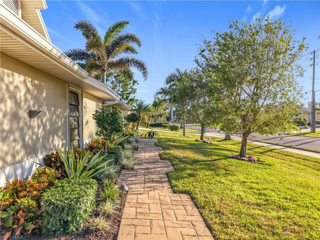 1659 Sandpiper ST, NAPLES FL 34102-2