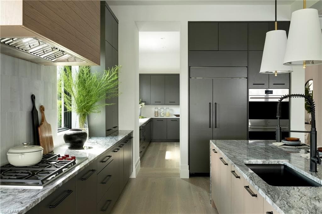 6704 Newport RD, NAPLES FL 34109-10