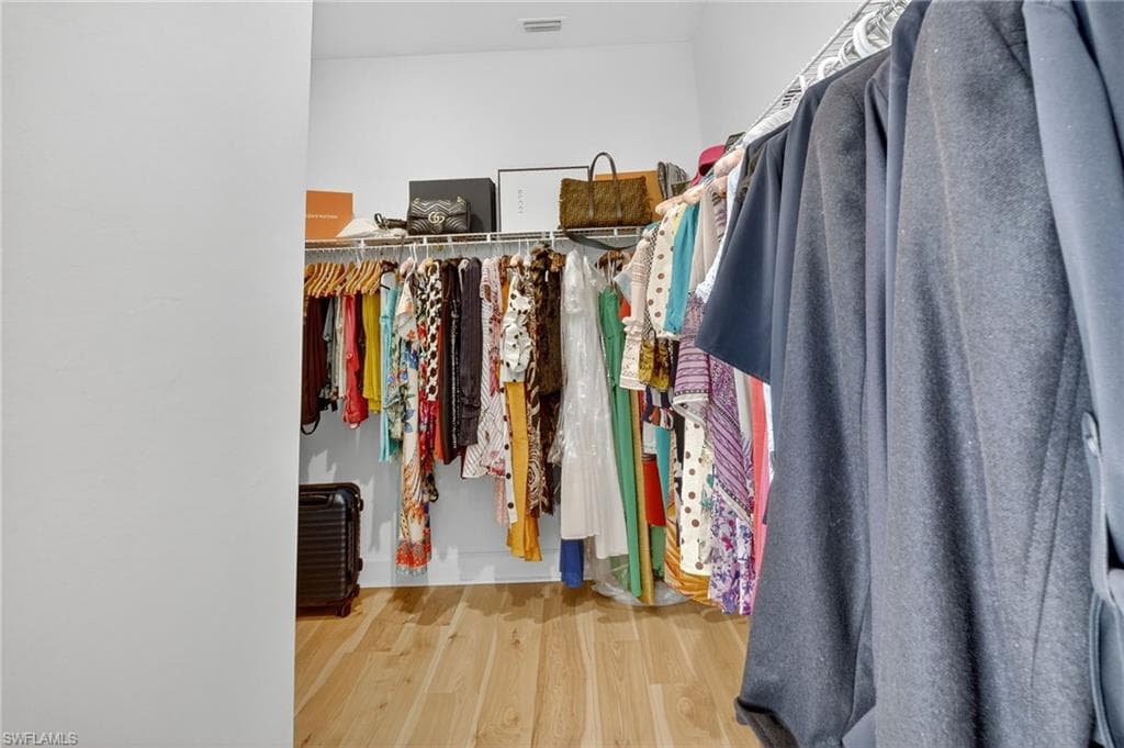 2082 Grove DR, NAPLES FL 34120-22