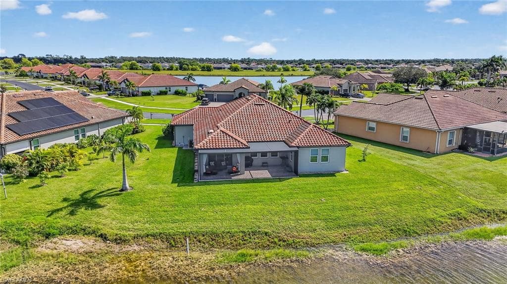 2082 Grove DR, NAPLES FL 34120-45