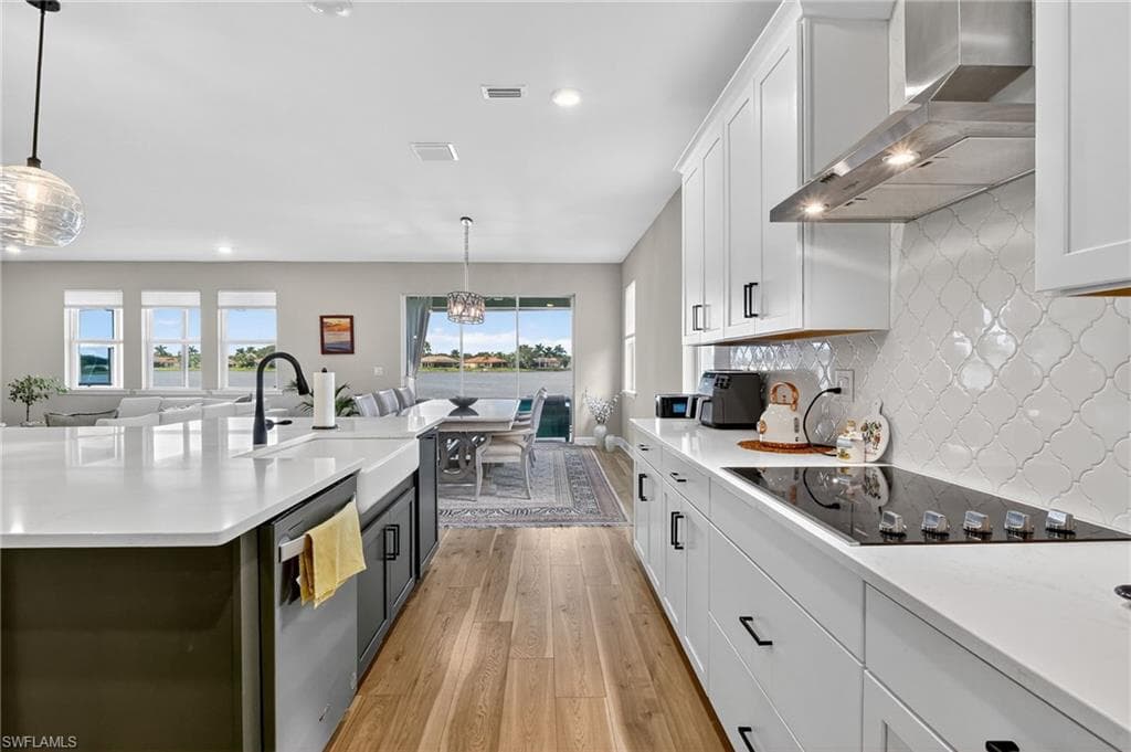 2082 Grove DR, NAPLES FL 34120-12