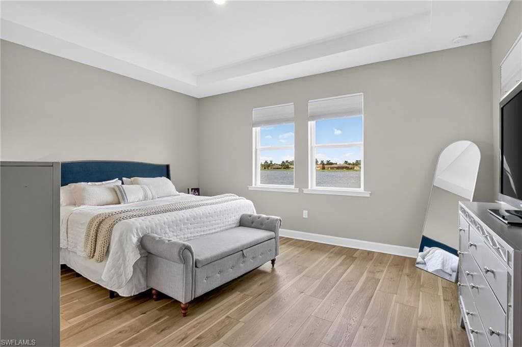 2082 Grove DR, NAPLES FL 34120-16