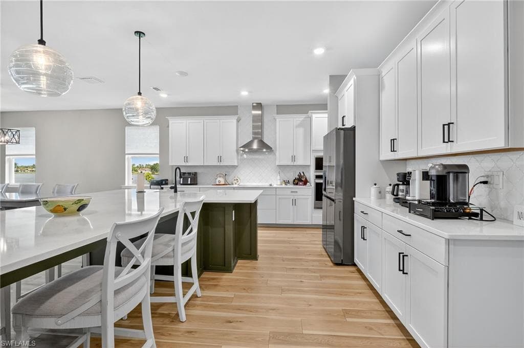 2082 Grove DR, NAPLES FL 34120-15