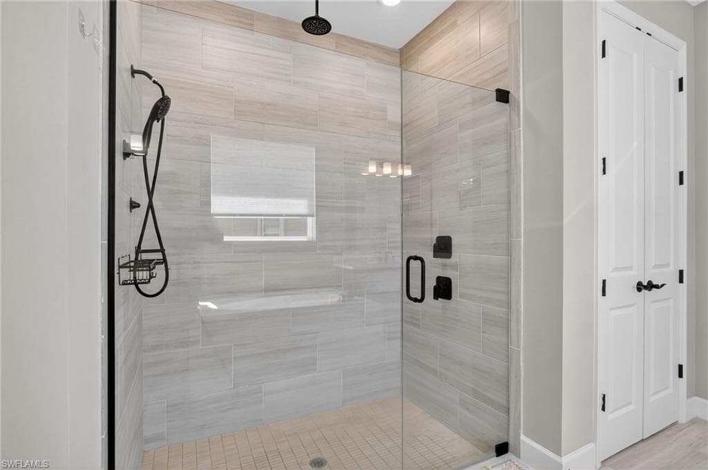 2082 Grove DR, NAPLES FL 34120-21