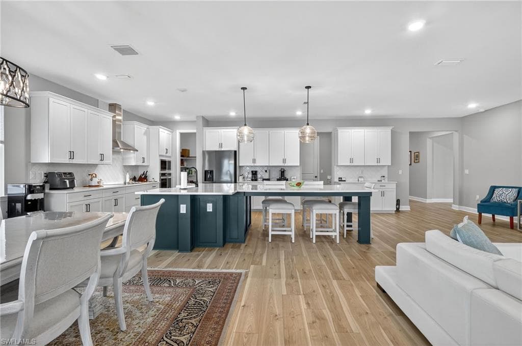 2082 Grove DR, NAPLES FL 34120-8