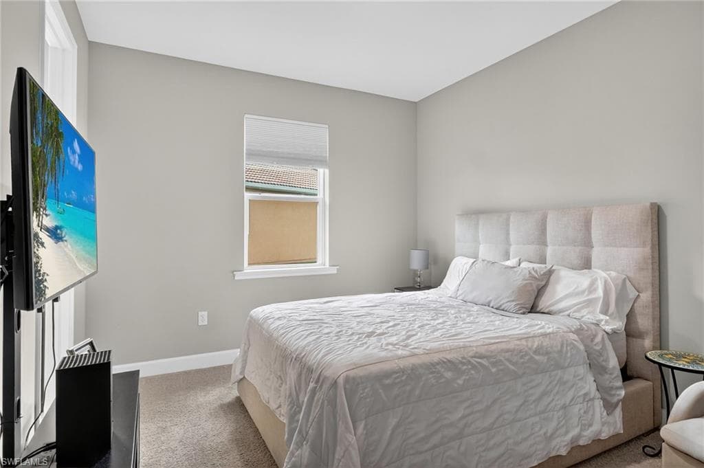 2082 Grove DR, NAPLES FL 34120-23