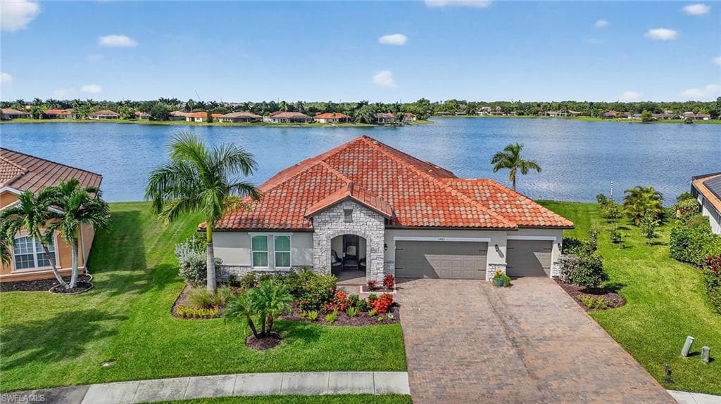2082 Grove DR, NAPLES FL 34120-40