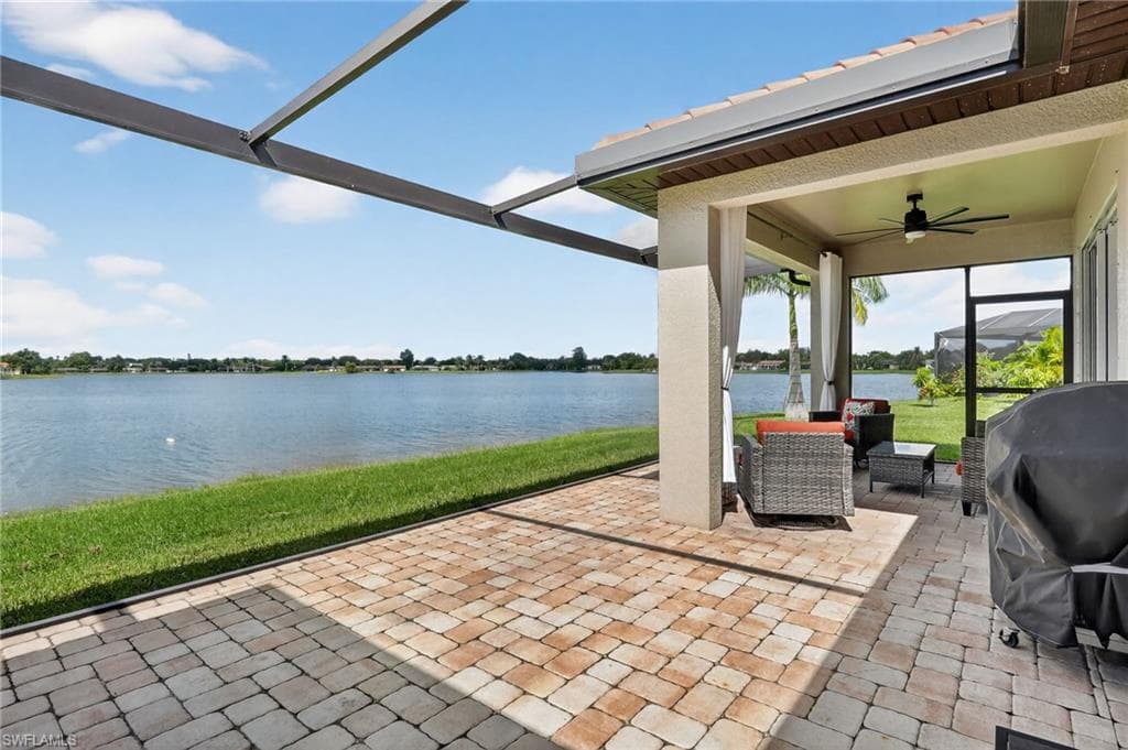 2082 Grove DR, NAPLES FL 34120-36