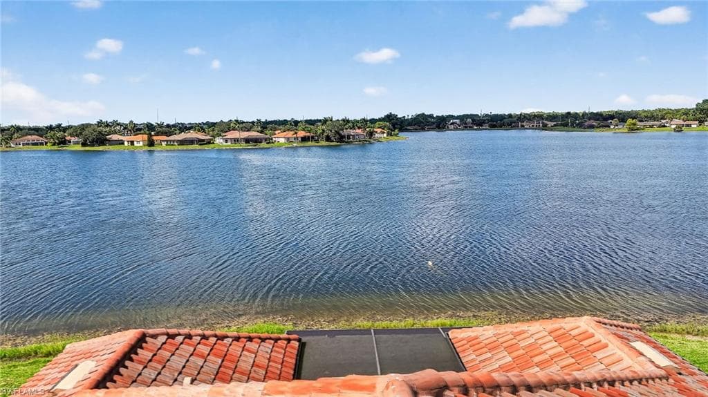 2082 Grove DR, NAPLES FL 34120-47