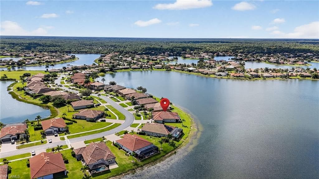 2082 Grove DR, NAPLES FL 34120-43