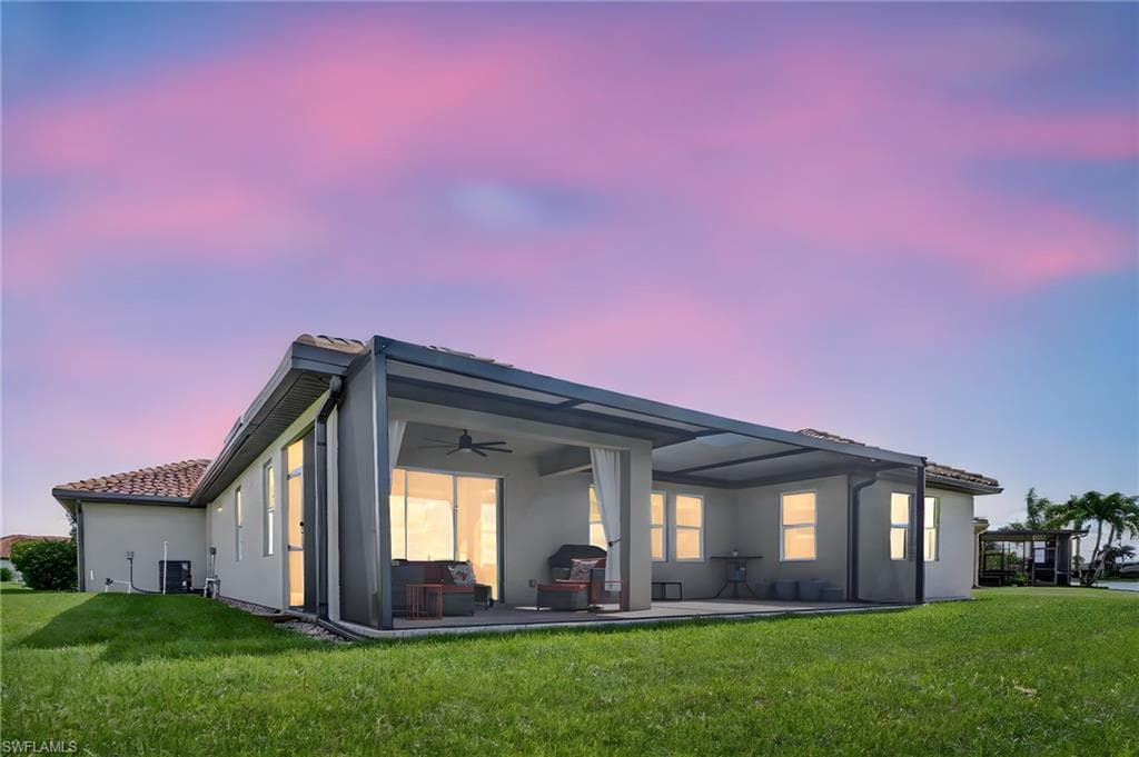 2082 Grove DR, NAPLES FL 34120-39