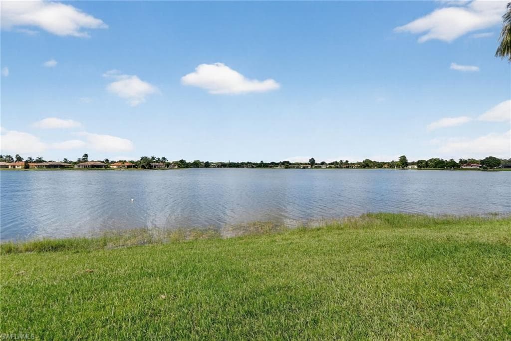 2082 Grove DR, NAPLES FL 34120-38