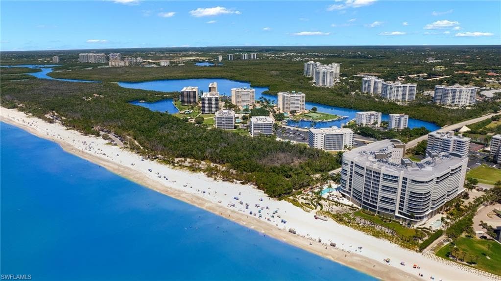 285 Grande WAY # 705, NAPLES FL 34110-1