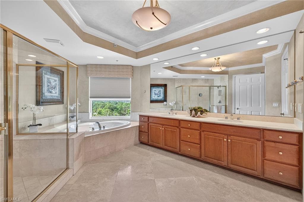 285 Grande WAY # 705, NAPLES FL 34110-15