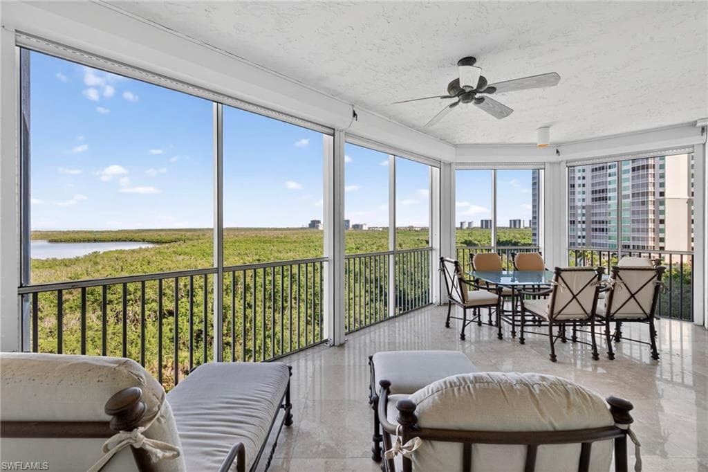 285 Grande WAY # 705, NAPLES FL 34110-2