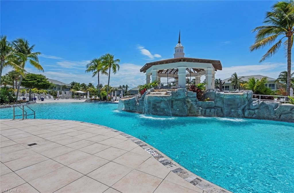 285 Grande WAY # 705, NAPLES FL 34110-35