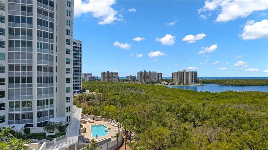 285 Grande WAY # 705, NAPLES FL 34110-29