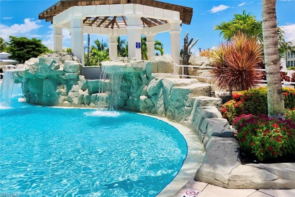 285 Grande WAY # 705, NAPLES FL 34110-36