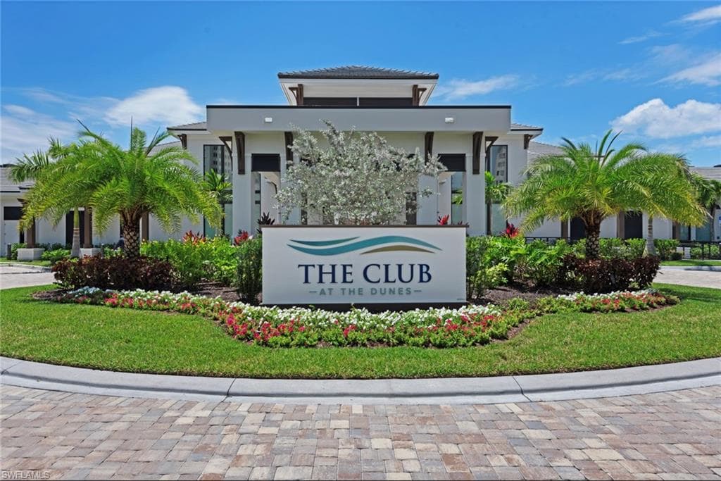 285 Grande WAY # 705, NAPLES FL 34110-30
