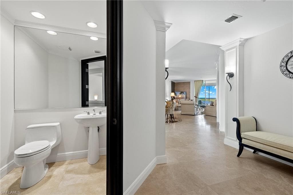 285 Grande WAY # 705, NAPLES FL 34110-24