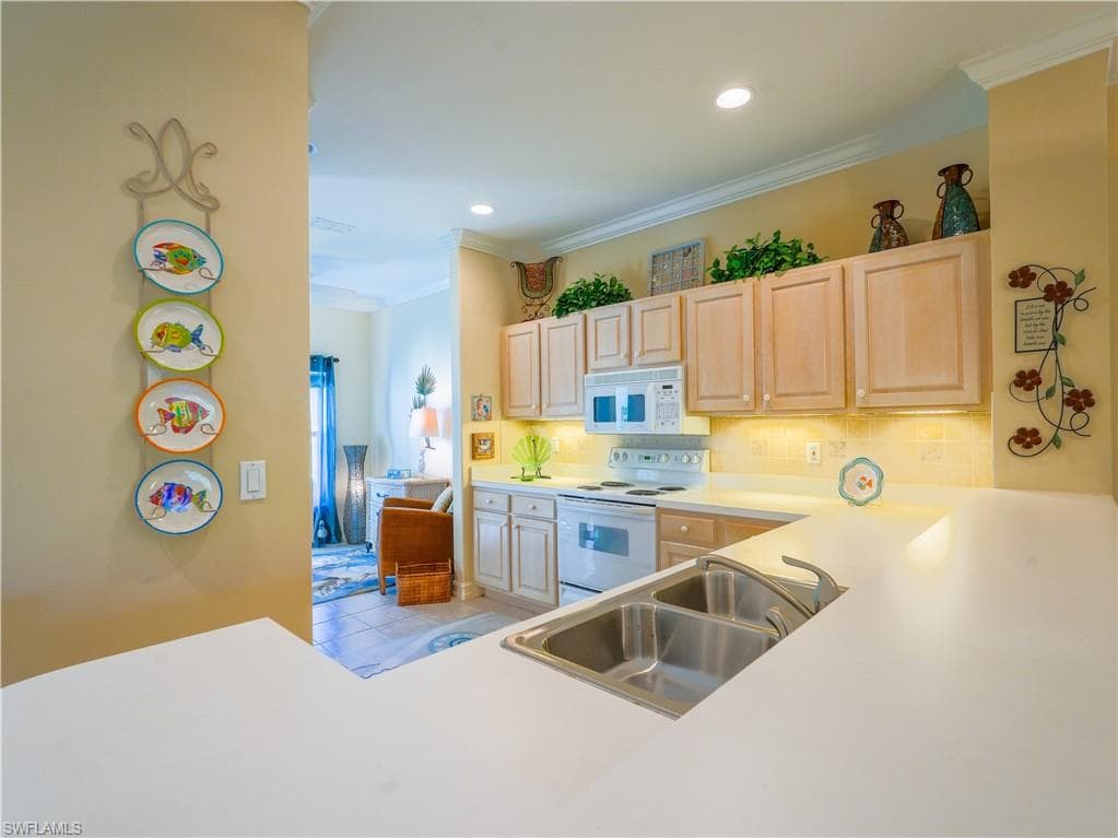 1015 Tarpon Cove DR # 1403, NAPLES FL 34110-11