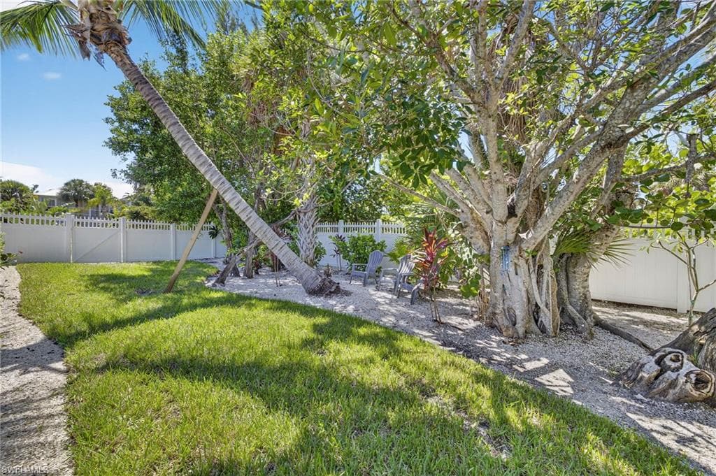 1643 Bunting LN, SANIBEL FL 33957-26