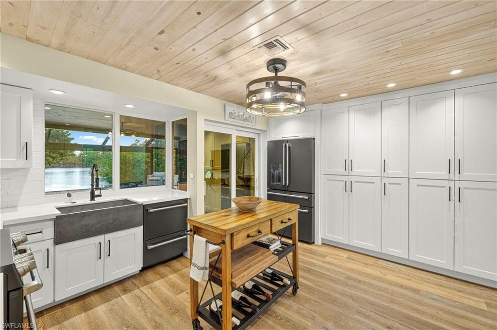 1643 Bunting LN, SANIBEL FL 33957-12