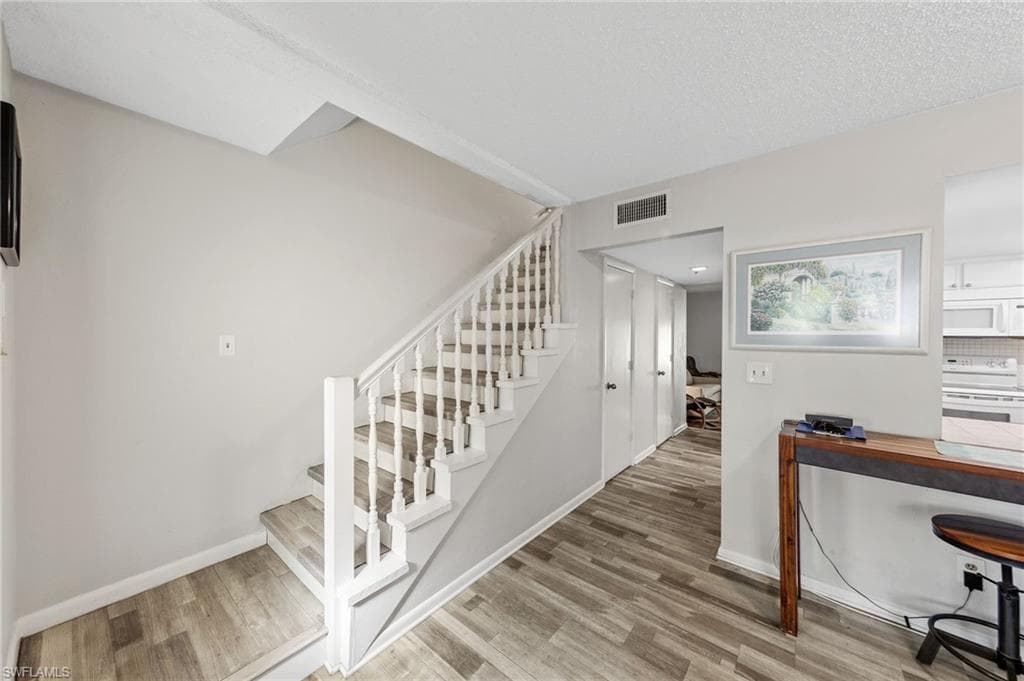 102 E Greens BLVD, LEHIGH ACRES FL 33936-1