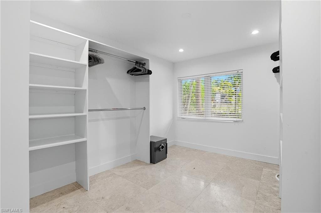 5122 Starfish AVE, NAPLES FL 34103-16