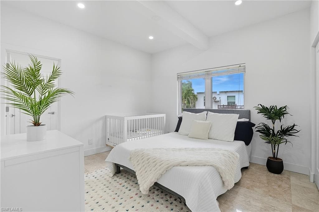 5122 Starfish AVE, NAPLES FL 34103-19