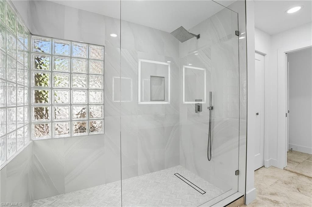 5122 Starfish AVE, NAPLES FL 34103-14